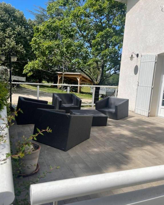 Domaine Des Peyries - Chambres Et Table D'Hotes Saint-Barthelemy-d'Agenais Εξωτερικό φωτογραφία